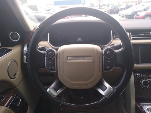 Used 2016 Land Rover Range Rover HSE image 18
