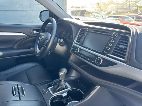 Used 2017 Toyota Highlander XLE image 31