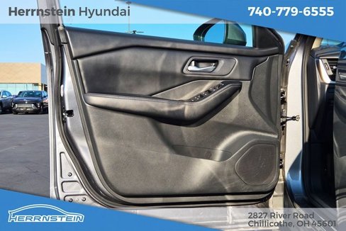 Used 2024 Nissan Rogue SV image 16