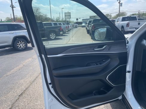 New 2025 Jeep Grand Cherokee Limited 4xe image 13