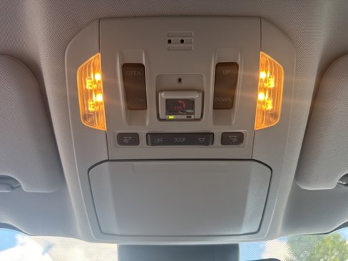 Used 2021 Toyota Highlander XLE image 27