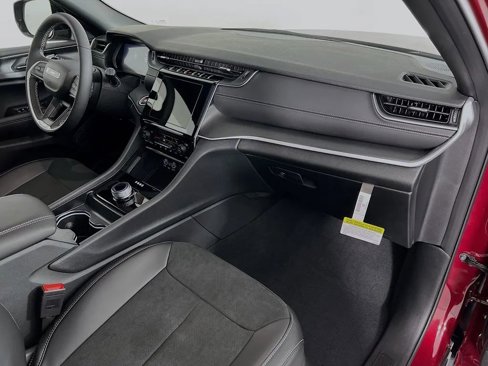 New 2025 Jeep Grand Cherokee L Altitude image 31