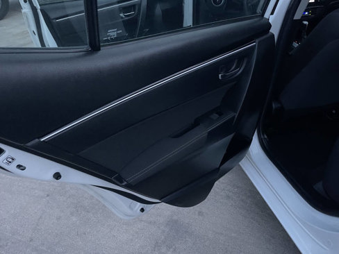 Used 2018 Toyota Corolla LE image 26