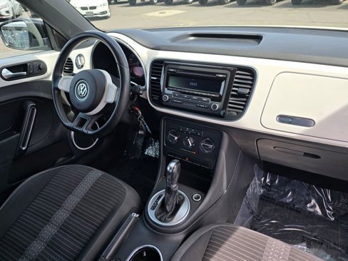 Used 2012 Volkswagen Beetle Launch Edition image 13