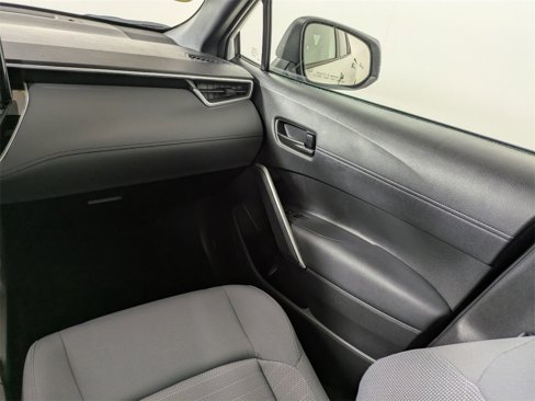Used 2023 Toyota Corolla Cross SE image 16