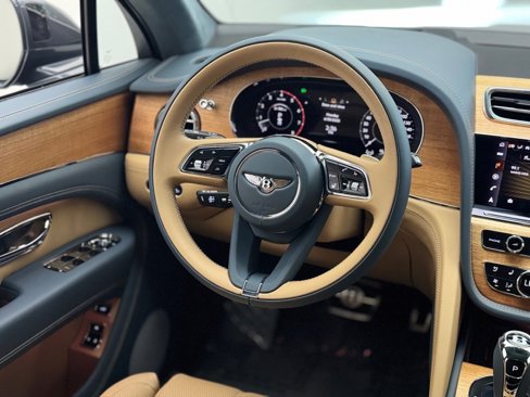 New 2024 Bentley Bentayga image 44