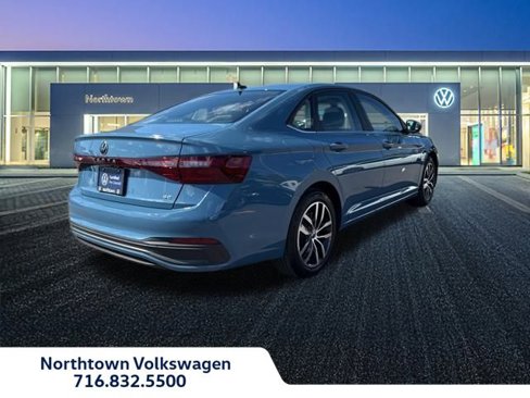 Certified 2025 Volkswagen Jetta SE image 3