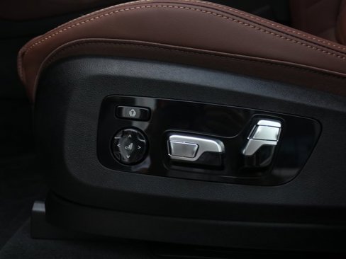 New 2026 BMW X5 xDrive50e image 9