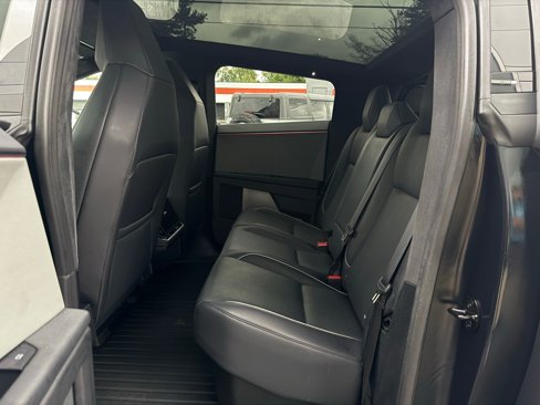 Used 2024 Tesla Cybertruck AWD Crew Cab image 32