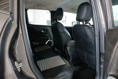 Used 2018 Jeep Renegade Latitude image 15