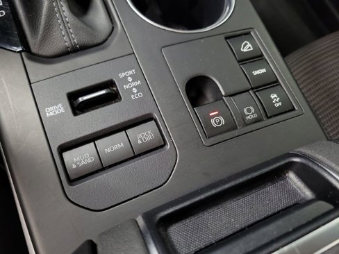 Used 2024 Toyota Highlander LE image 16