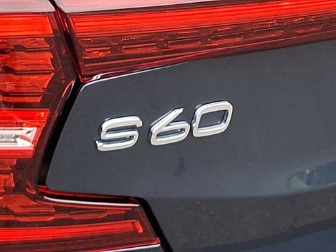 Used 2025 Volvo S60 B5 Plus image 36