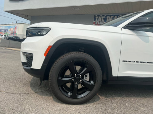 New 2025 Jeep Grand Cherokee L Limited w/ Black Appearance Package image 2