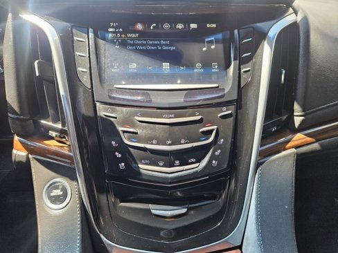 Used 2017 Cadillac Escalade ESV Luxury image 19