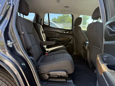 Used 2018 GMC Acadia SLE image 18