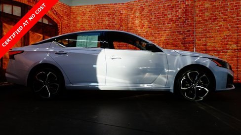 Used 2023 Nissan Altima 2.5 SR w/ SR Premium Package image 8