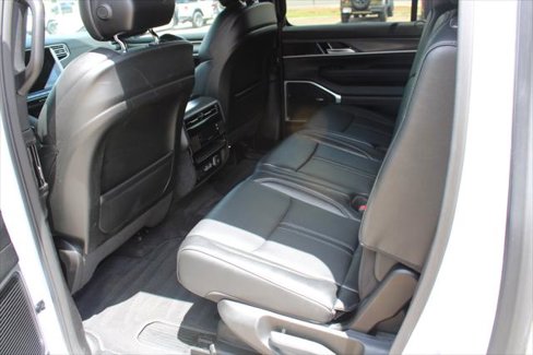 Certified 2023 Jeep Wagoneer L Series II image 18