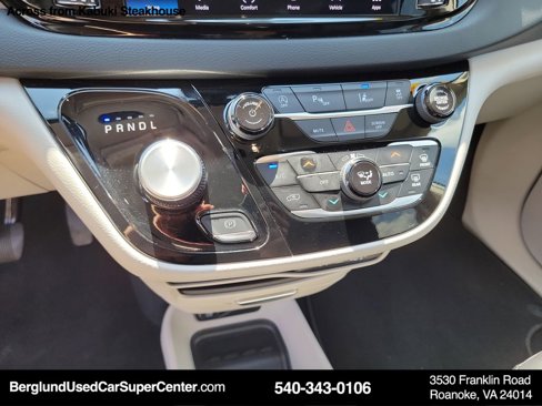 Used 2024 Chrysler Pacifica Touring-L image 34
