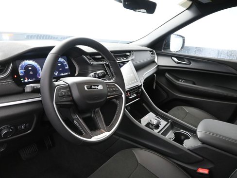 New 2025 Jeep Grand Cherokee L Altitude image 16