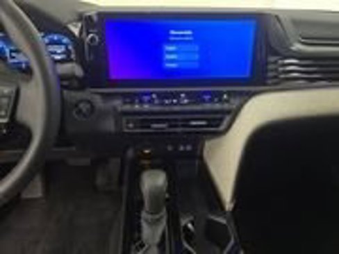 Used 2025 Toyota Camry XLE image 9