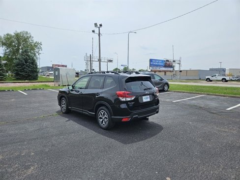 Used 2020 Subaru Forester Premium image 5