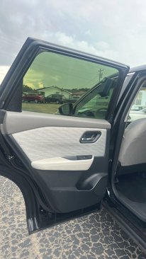 Used 2023 Nissan Rogue SV image 18