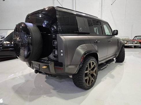 Used 2025 Land Rover Defender 110 image 7