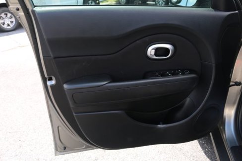 Used 2016 Kia Soul + image 19