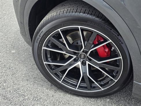 Used 2022 Audi Q8 Premium Plus w/ Premium Plus Package image 31