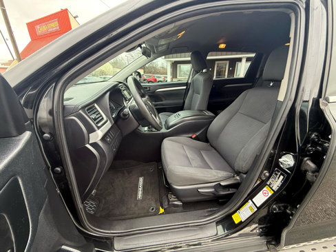 Used 2019 Toyota Highlander LE image 12
