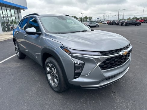 New 2025 Chevrolet Trax LT w/ Driver Confidence Package image 3