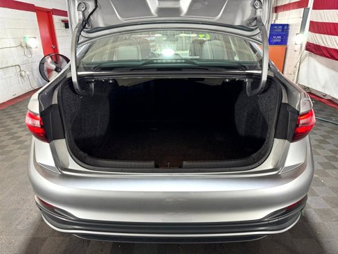 Used 2024 Volkswagen Jetta SE image 23