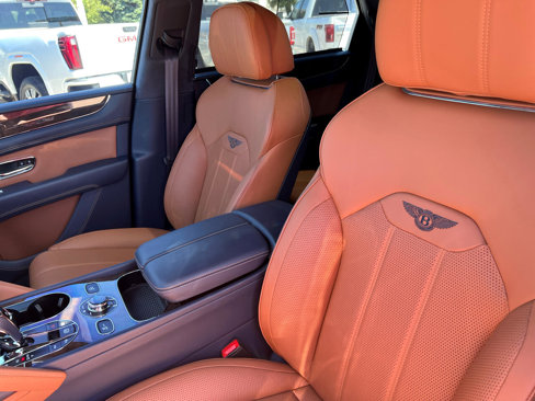Used 2023 Bentley Bentayga image 21