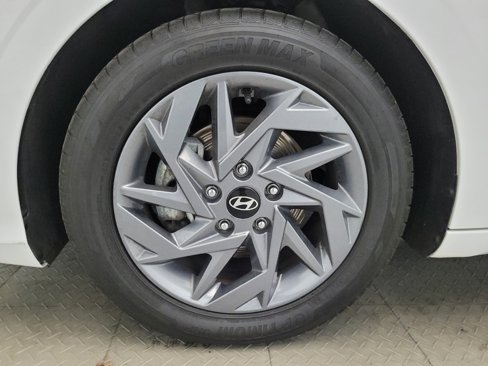 Used 2024 Hyundai Elantra SEL image 31
