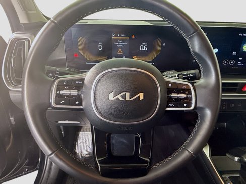 Used 2024 Kia Sorento S image 10