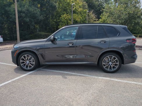 New 2026 BMW X5 xDrive50e w/ Executive Package image 8