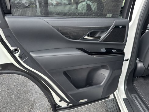 New 2025 Lexus LX 600 4WD w/ Luxury Package image 15