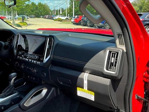 Certified 2025 Nissan Frontier SV image 13
