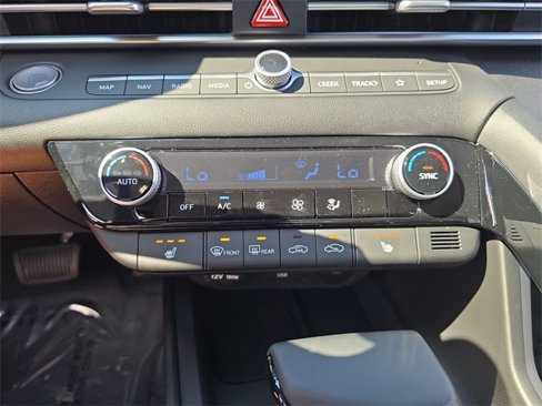 New 2025 Hyundai Elantra SEL image 19