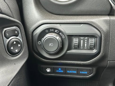 Used 2022 Jeep Wrangler Unlimited Sahara image 19