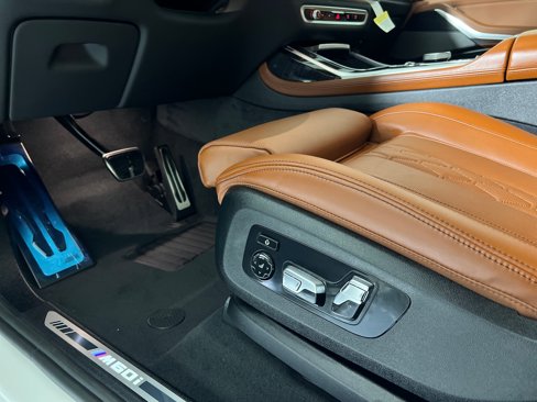 New 2026 BMW X7 M60i image 13