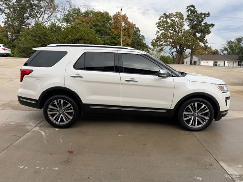 Used 2019 Ford Explorer Platinum image 2