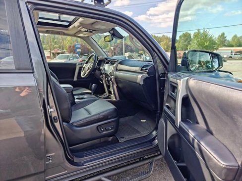 Used 2022 Toyota 4Runner SR5 Premium image 16