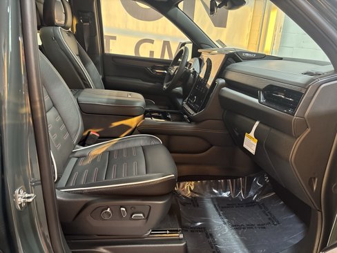 New 2026 GMC Yukon AT4 Ultimate w/ LPO, Floor Liner Package image 29