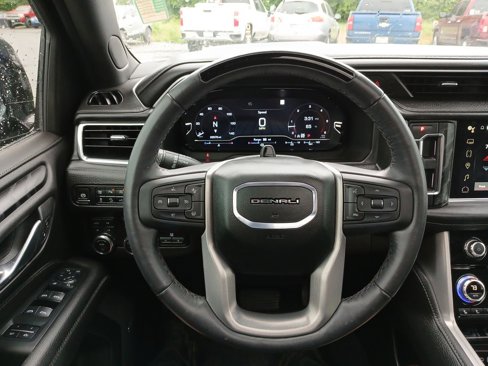 Used 2024 GMC Yukon Denali w/ Advanced Technology Package image 11