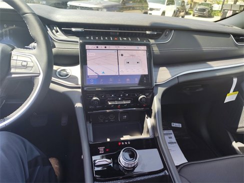 New 2025 Jeep Grand Cherokee Limited w/ Luxury Tech Group II image 23