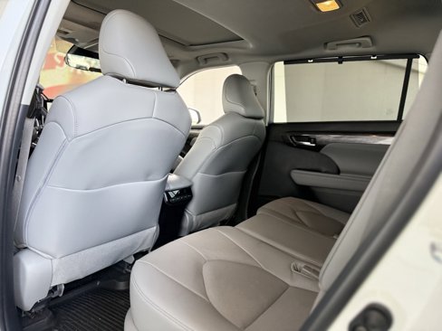Used 2024 Toyota Highlander Limited image 23