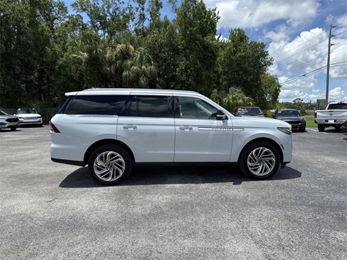 New 2025 Lincoln Navigator Reserve image 3