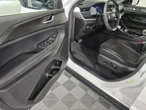 Used 2023 Jeep Grand Cherokee Altitude image 18