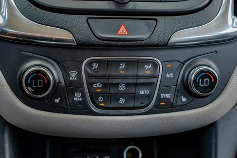 Used 2020 Chevrolet Equinox LT image 32